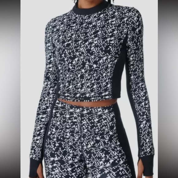 NWT $98 Sweaty Betty Women's Black Power Zip Back Long Sleeve Crop Top - Picture 1 of 8